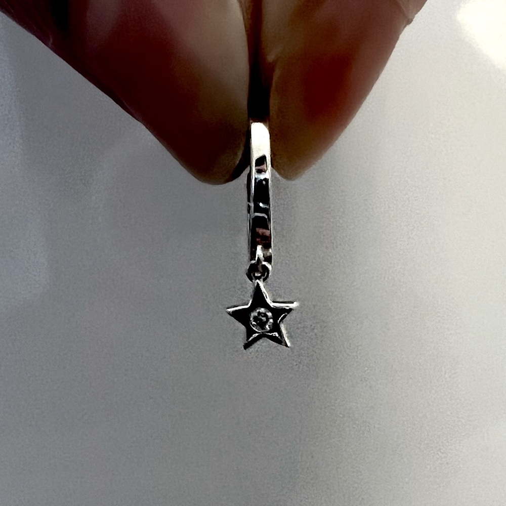 XIV KARATS White Gold Diamond Star Huggies Earrings